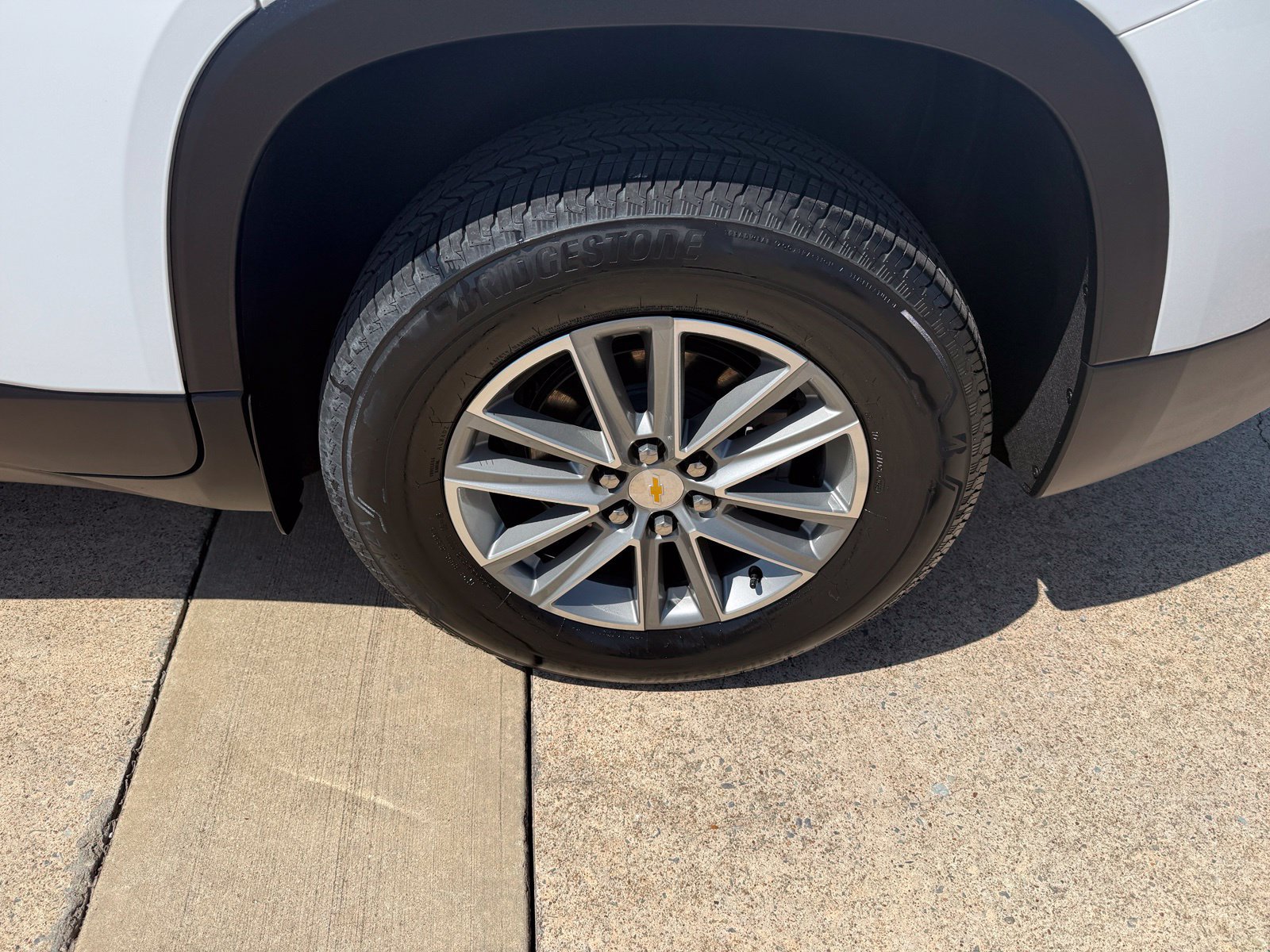 Used 2023 Chevrolet Traverse LT FWD image 9