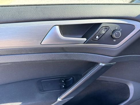 Used 2015 Volkswagen Golf Launch Edition FWD image 16