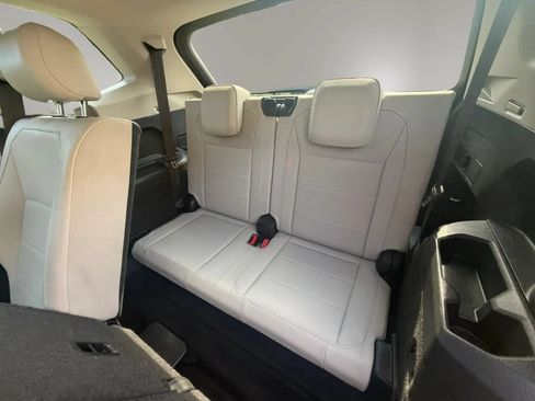 Used 2019 Volkswagen Tiguan SE FWD image 32