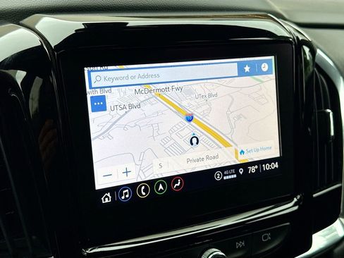 Used 2023 Chevrolet Traverse Premier FWD image 13