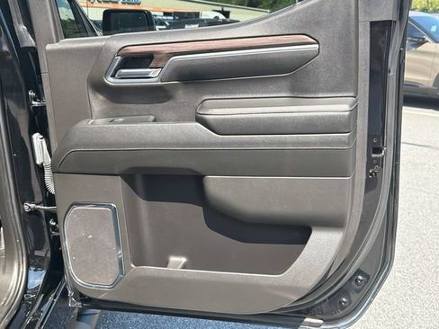 Used 2024 Chevrolet Silverado 1500 LT Trail Boss w/ Convenience Package II AWD/4WD image 18