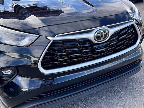 Used 2024 Toyota Highlander XLE image 28