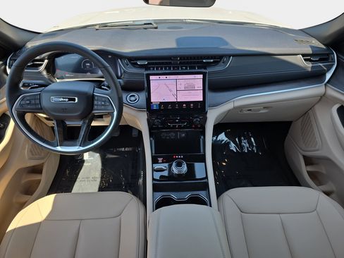 New 2025 Jeep Grand Cherokee Limited AWD/4WD image 9