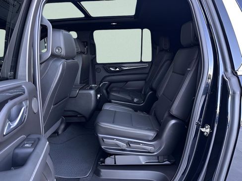 Used 2022 GMC Yukon XL Denali image 32