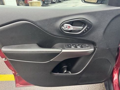 Used 2019 Jeep Cherokee Limited w/ Luxury Group image 13