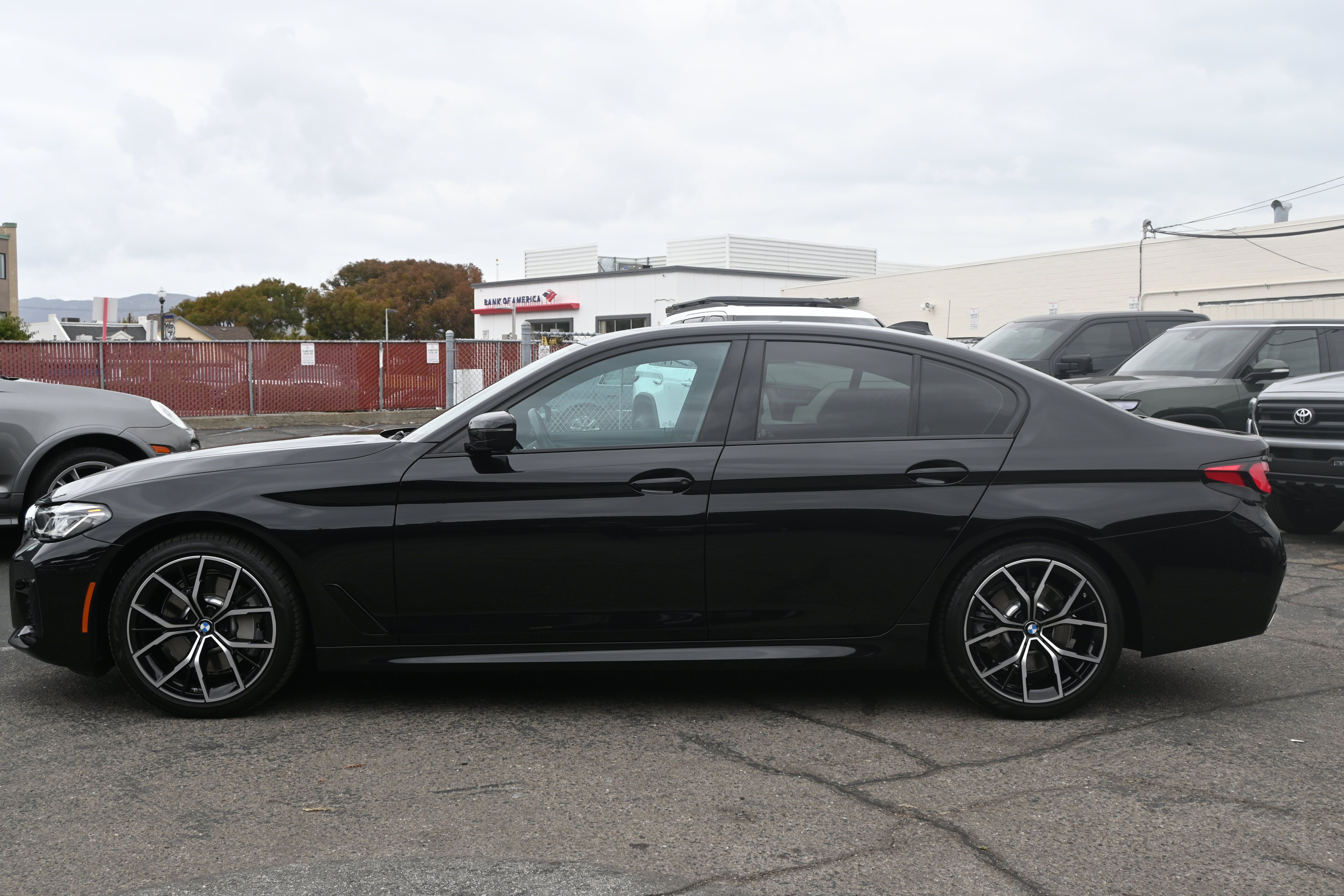 Used 2022 BMW 530i w/ M Sport Package RWD image 8