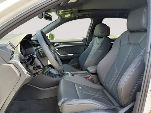 New 2025 Audi Q3 2.0T Premium image 9