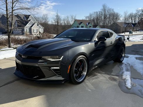 Used 2018 Chevrolet Camaro SS RWD image 6