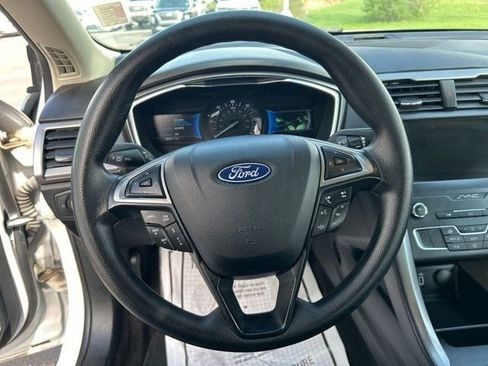Used 2020 Ford Fusion SE image 16