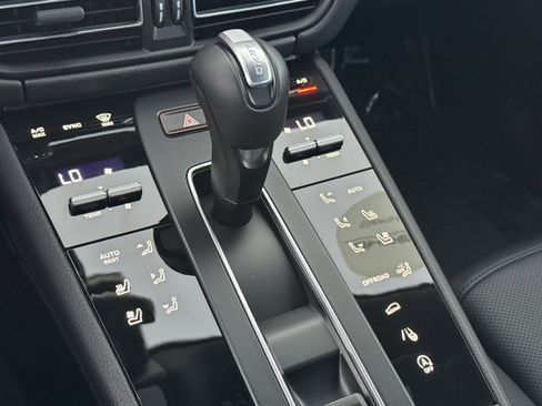 Certified 2026 Porsche Macan AWD/4WD image 23