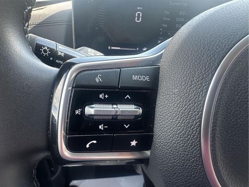 Used 2026 Kia Carnival FWD image 15