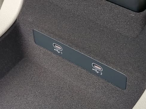 Used 2025 Audi A6 2.0T Premium image 33