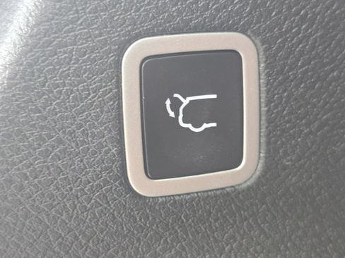 Used 2025 Chrysler Pacifica Select FWD image 17