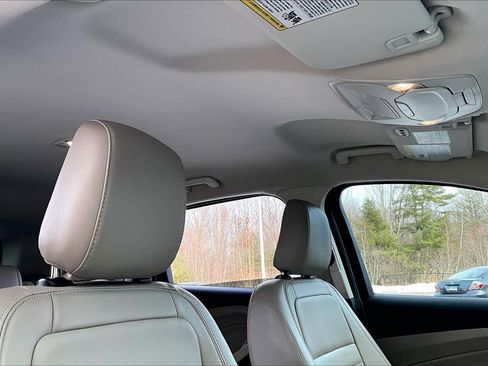 Used 2018 Ford Escape Titanium w/ Ford Safe & Smart Package image 13