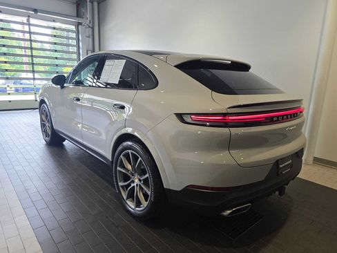 Used 2025 Porsche Cayenne Coupe AWD/4WD image 3