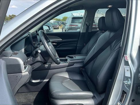 Used 2025 Toyota Grand Highlander FWD image 33