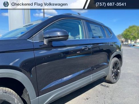 New 2026 Volkswagen Taos SE FWD image 3