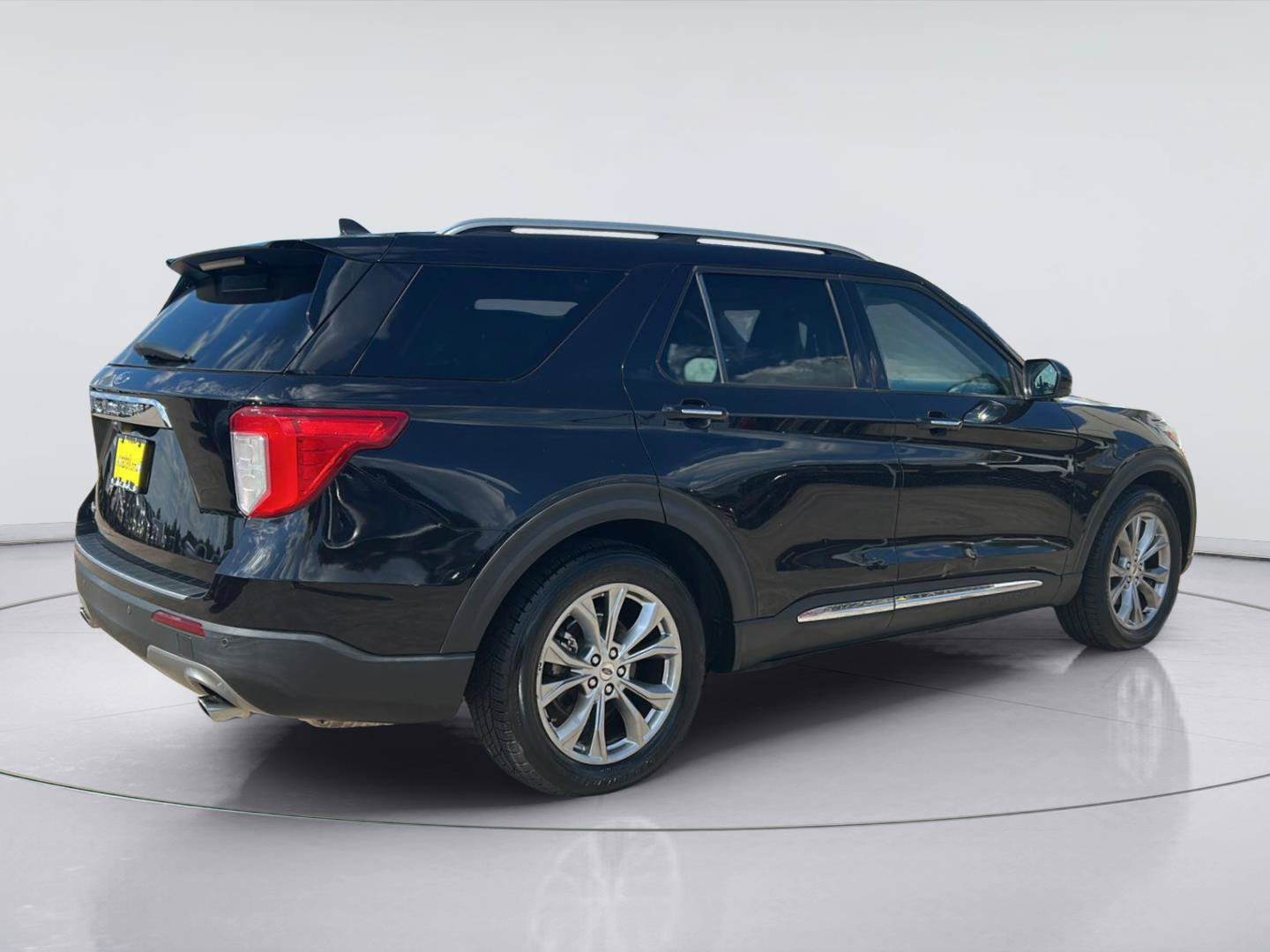 Certified 2022 Ford Explorer Limited RWD image 4