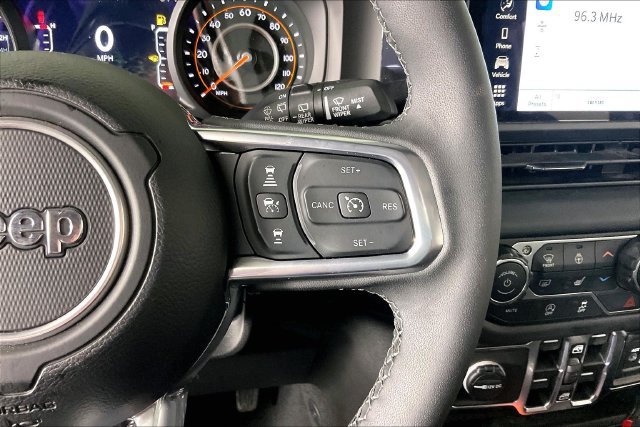 Used 2026 Jeep Wrangler Unlimited Sahara AWD/4WD image 11