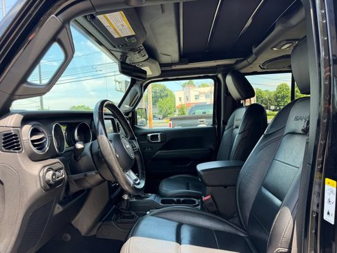Used 2019 Jeep Wrangler Unlimited Sahara AWD/4WD image 17