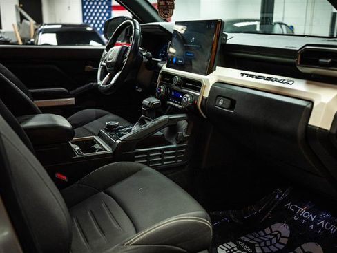 Used 2024 Toyota Tacoma TRD Off-Road image 12