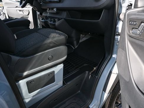 Used 2025 Mercedes-Benz Sprinter 2500 image 19