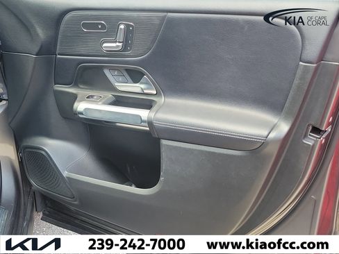 Used 2020 Mercedes-Benz GLB 250 4MATIC image 13