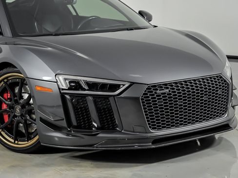 Used 2017 Audi R8 V10 w/ Carbon Exterior Package AWD/4WD image 2