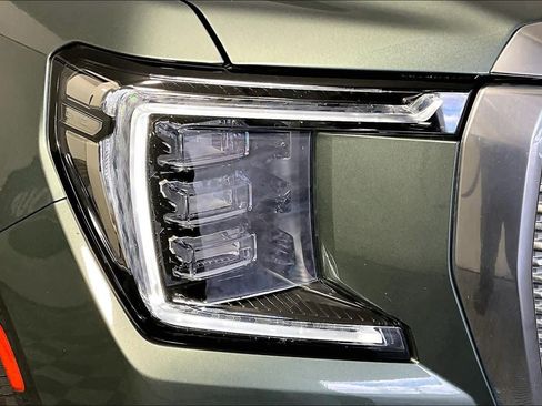 Used 2024 GMC Yukon Denali w/ Advanced Technology Package AWD/4WD image 27