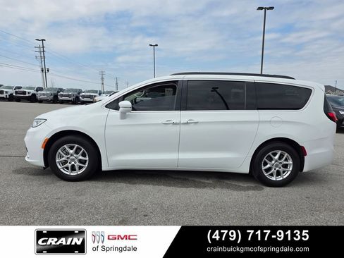 Used 2022 Chrysler Pacifica Touring-L FWD image 4