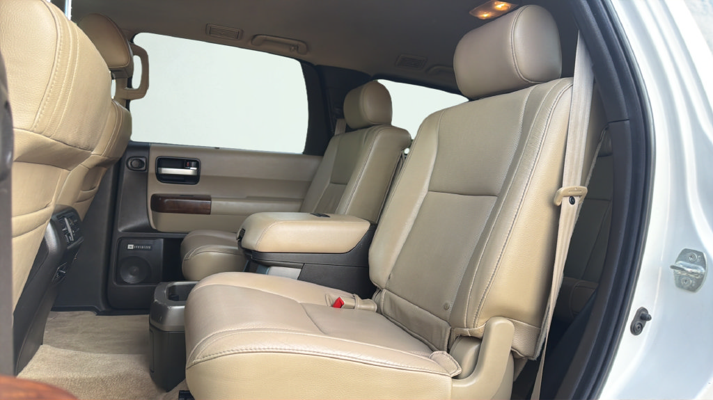 Used 2010 Toyota Sequoia Platinum AWD/4WD image 22