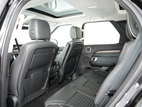 Used 2017 Land Rover Discovery HSE image 40