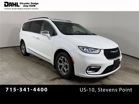 Used 2022 Chrysler Pacifica Limited w/ Uconnect Theater Family Group image 1