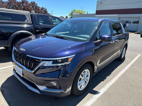 Certified 2022 Kia Carnival LX FWD image 1
