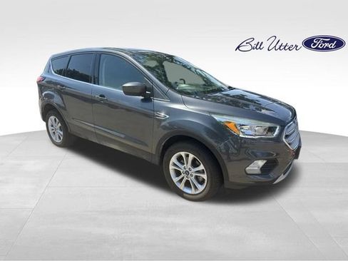 Used 2019 Ford Escape SE FWD image 2