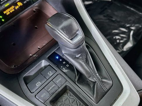 Used 2019 Toyota RAV4 Limited w/ Cold Weather Package FWD image 32