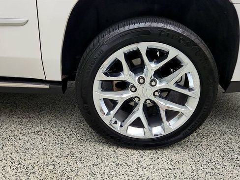 Used 2018 Cadillac Escalade ESV Premium Luxury AWD/4WD image 9