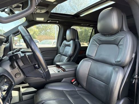 Used 2024 Lincoln Navigator Reserve AWD/4WD image 18