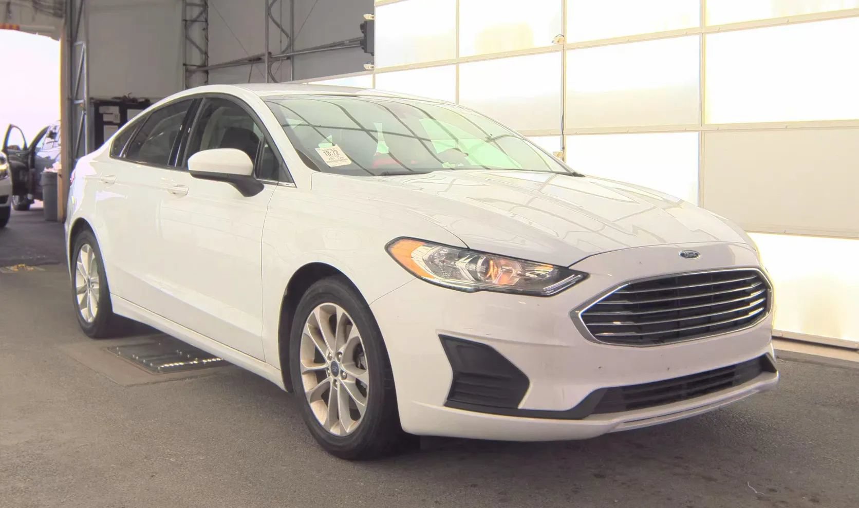 Used 2020 Ford Fusion SE FWD image 1