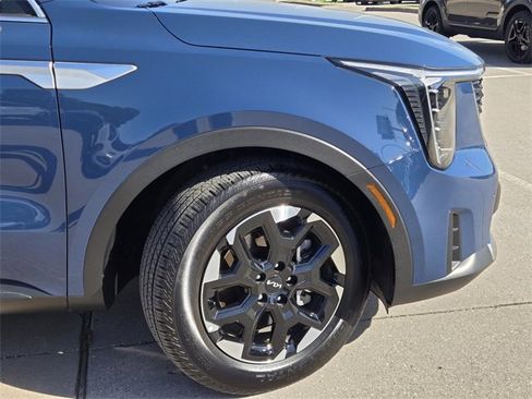 Certified 2025 Kia Sorento S w/ Panoramic Sunroof Package image 6