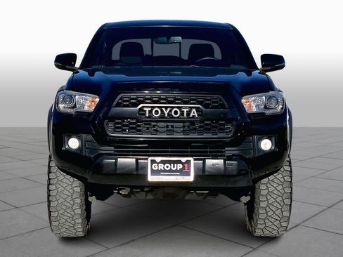 Used 2017 Toyota Tacoma TRD Off-Road w/ Tow Package (A/T) image 4