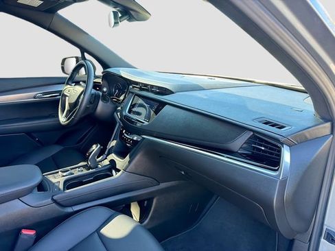 Used 2025 Cadillac XT6 Luxury image 15