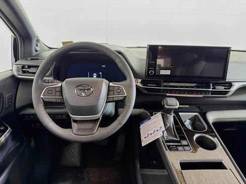 New 2026 Toyota Sienna Platinum AWD/4WD image 20