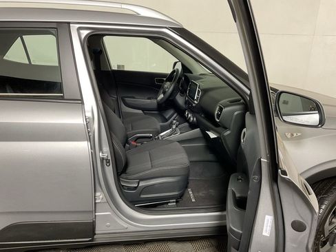 New 2025 Hyundai Venue SEL image 37