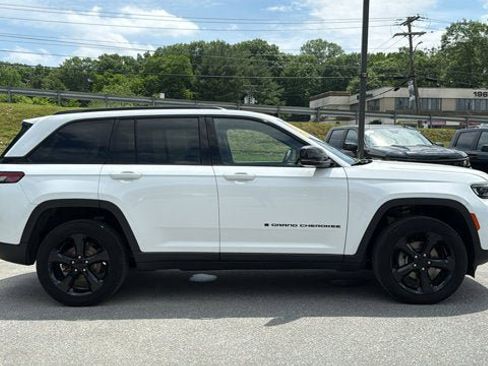 Certified 2023 Jeep Grand Cherokee Altitude AWD/4WD image 5
