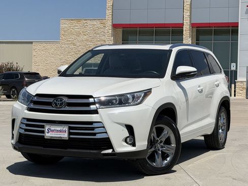Used 2019 Toyota Highlander Limited Platinum AWD/4WD image 2