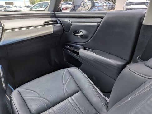 Used 2022 Lexus ES 350 Ultra Luxury w/ Accessory Package 2 FWD image 21
