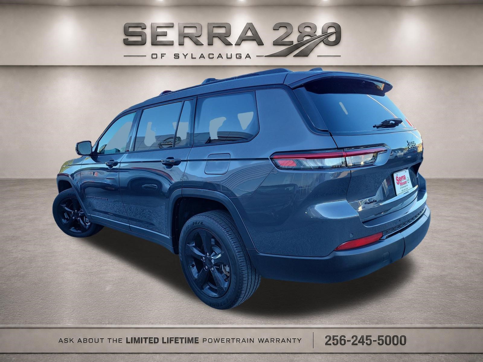 Used 2023 Jeep Grand Cherokee L Altitude AWD/4WD image 7