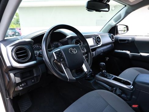 Used 2018 Toyota Tacoma SR5 RWD image 23