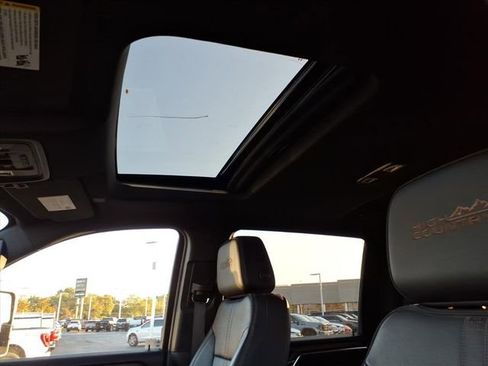 Used 2024 Chevrolet Silverado 2500 High Country w/ Technology Package image 17